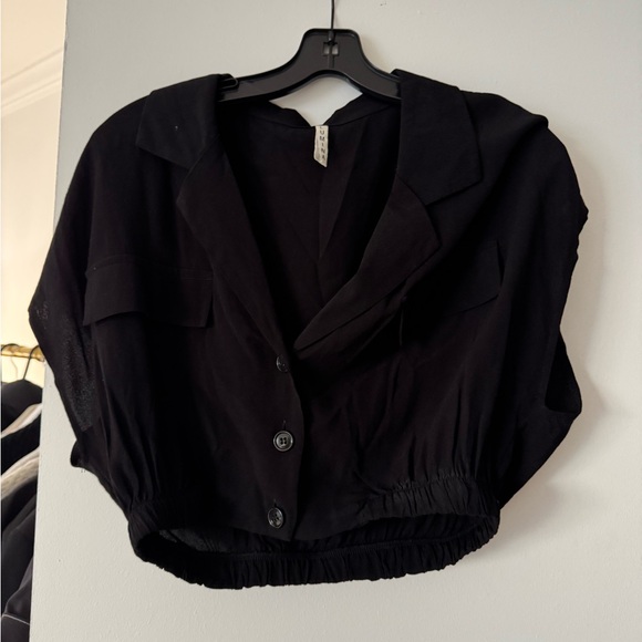 Black cropped button up - Picture 2 of 4